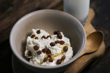 Фермерский творог и яйца: в чем разница между магазинными и домашними продуктами