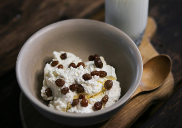 Фермерский творог и яйца: в чем разница между магазинными и домашними продуктами