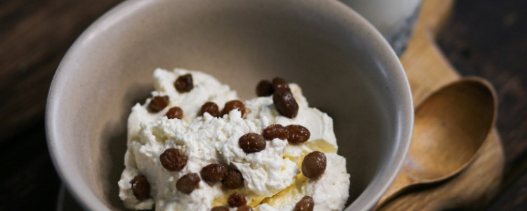 Фермерский творог и яйца: в чем разница между магазинными и домашними продуктами