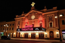 Театральная афиша Санкт-Петербурга: куда идти в ближайший месяц и как не заблудиться в выборе