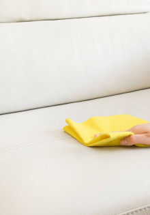 Как очистить диван от пятен в домашних условиях?