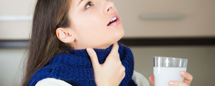 Зачем и какими средствами нужно полоскать горло при заболеваниях