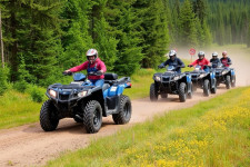 По бездорожью Сибири: как устроены туры и путешествия на квадроциклах, которые действительно запоминаются