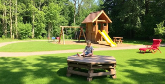 Как выбрать идеальную детскую площадку для дачи: советы для заботливых родителей