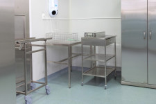 Манипуляционные тележки для медицины: удобство и надежность в одном решении