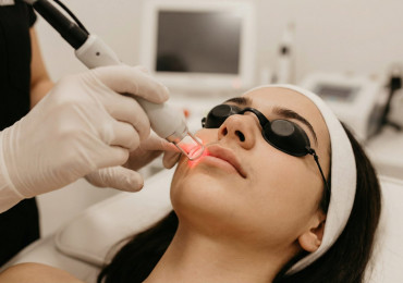 Эпиляция зоны усиков и подбородка: подготовка, ход процедуры и уход за кожей