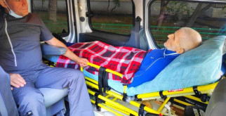 Как перевезти лежачего больного?