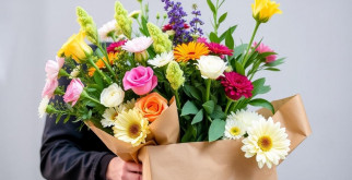 Служба доставки цветов: как выбрать, не попасть впросак и сделать подарок запоминающимся