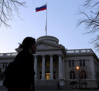 ЦБ снимает россиянам ограничения на переводы за рубеж: что это реально меняет и как подготовиться