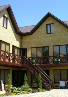 Плюсы поселения в гостевом доме