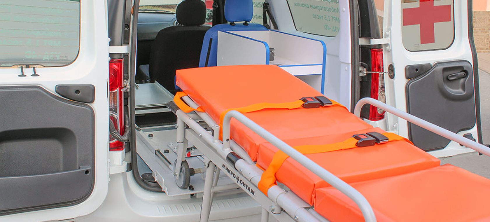 Медицинская транспортировка лежачих больных: как и где заказывают?
