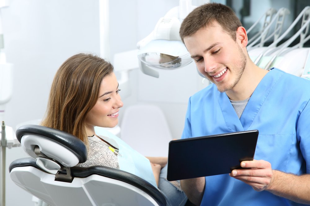Важность консультации стоматолога: зачем и когда ее нужно получать