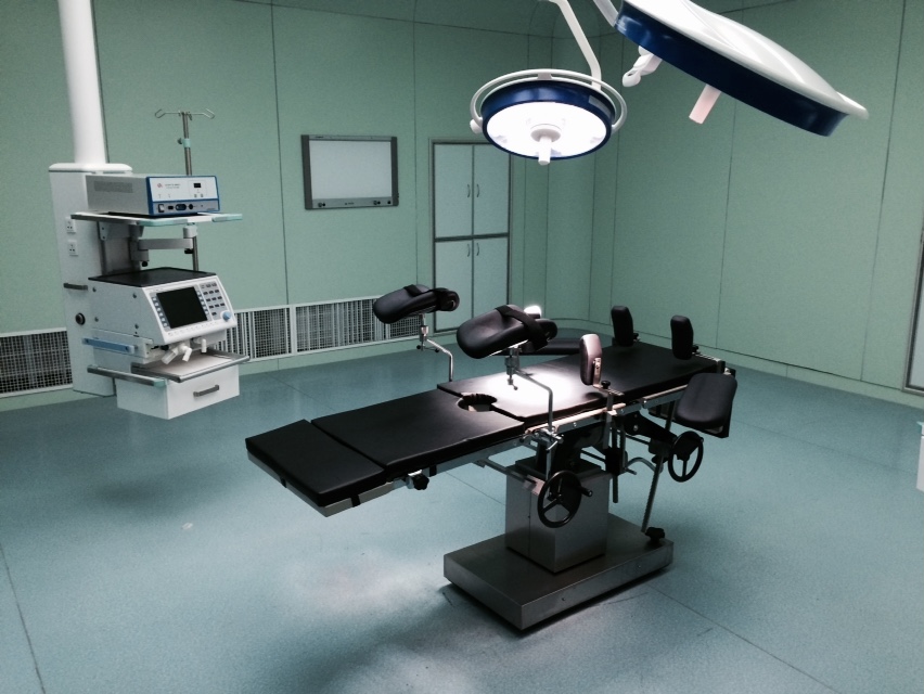 Виды операционных столов: выбор оптимальной платформы для успешных хирургических процедур