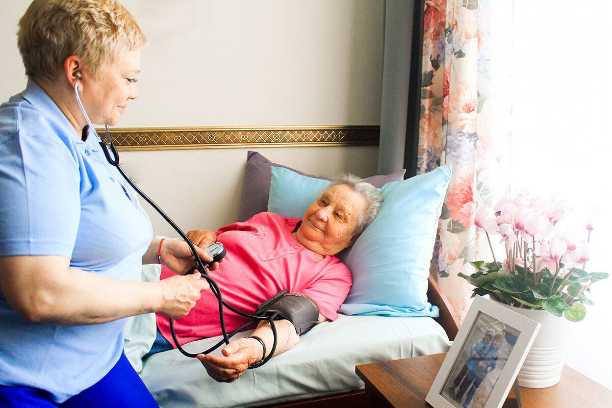 Что такое частные пансионаты для пожилых людей