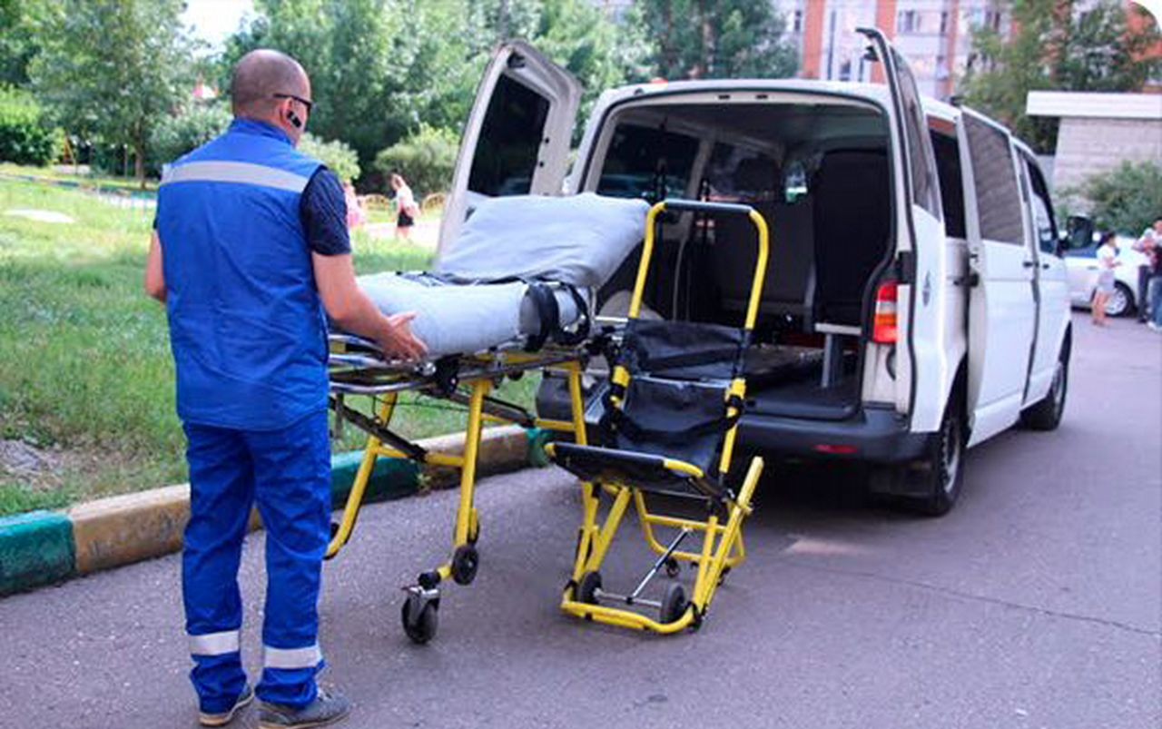 Перевозка лежачих больных: как обеспечить безопасность и комфорт