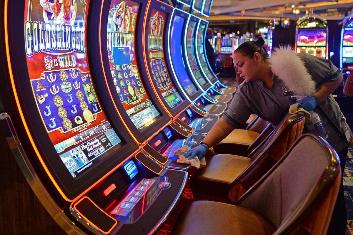Игра в казино онлайн: наслаждение, риски и возможности