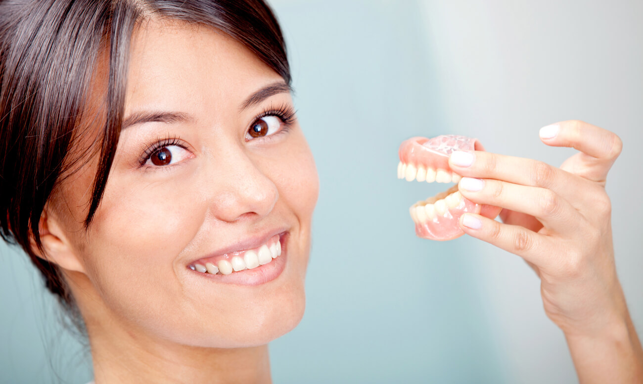 Хотите вернуть красивую улыбку? Протезирование зубов – ваш выход!
